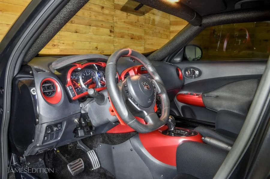 Интерьер Nissan Juke-R700 R35 (005) 2019 года  (фото 13 из 35)